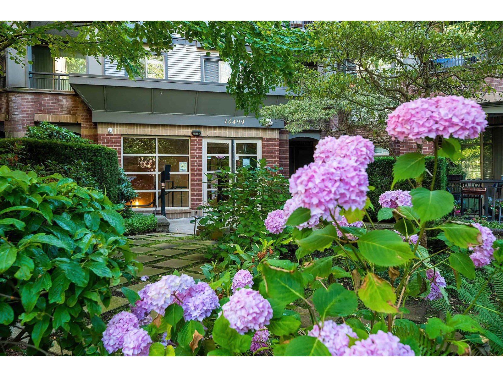 309 10499 UNIVERSITY Drive - photo 2