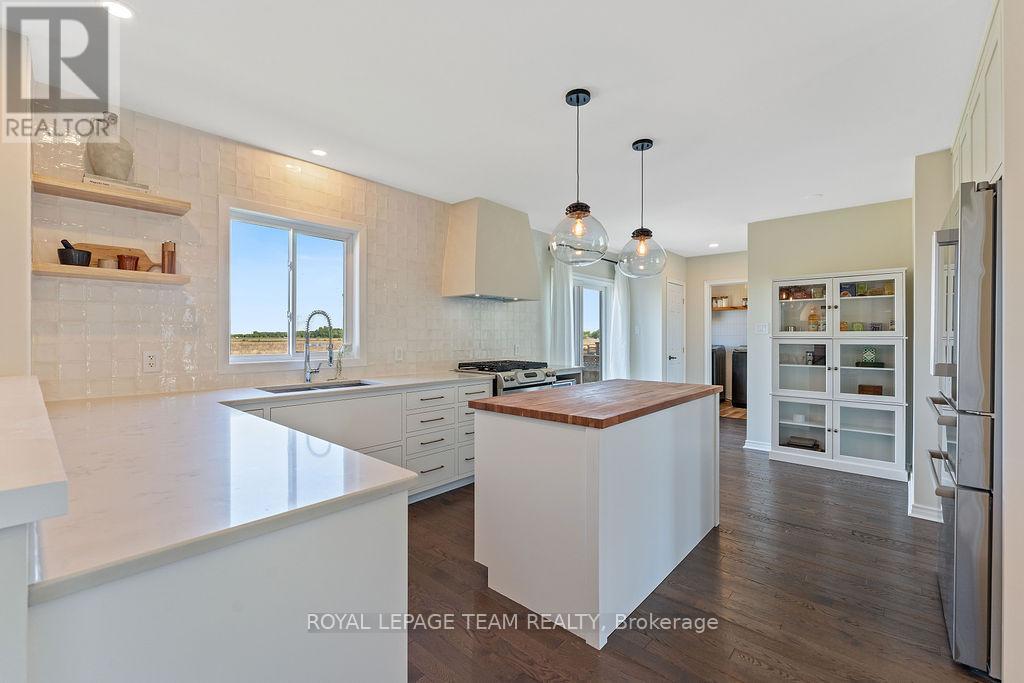 Photo 18 of 228 Labelle Street, Russell ON