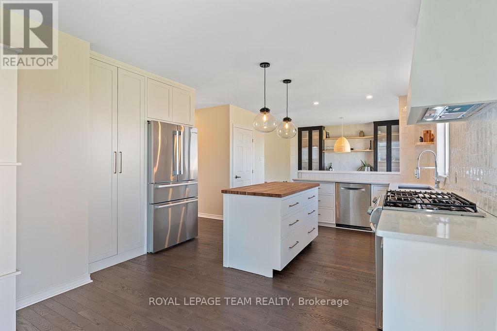 Photo 26 of 228 Labelle Street, Russell ON