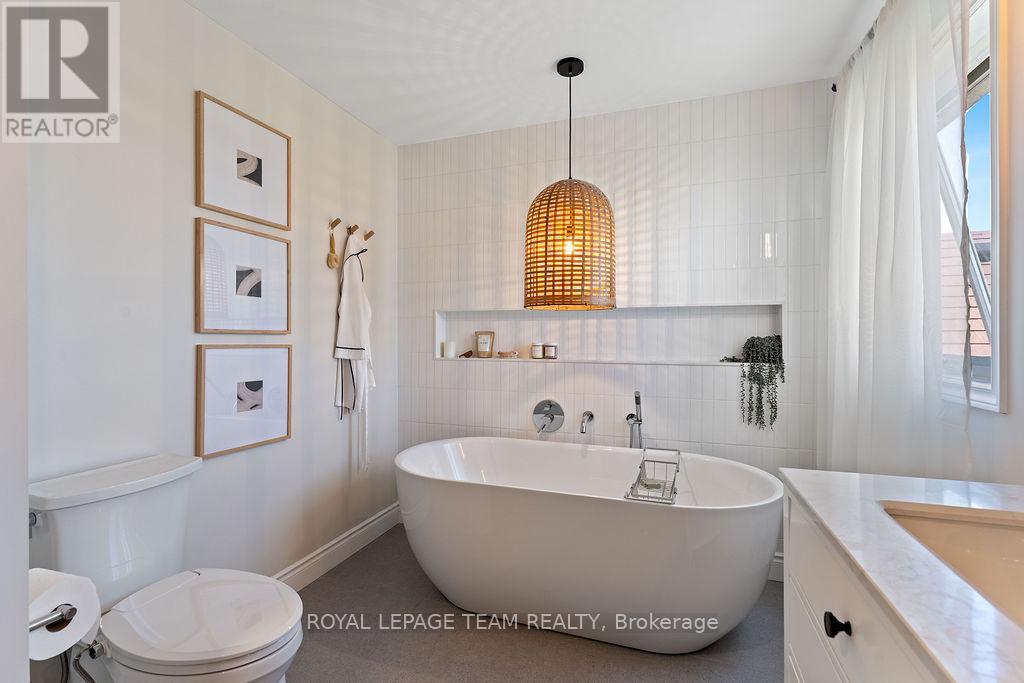 Photo 5 of 228 Labelle Street, Russell ON
