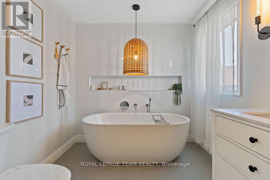 Photo 25 of 228 Labelle Street, Russell ON