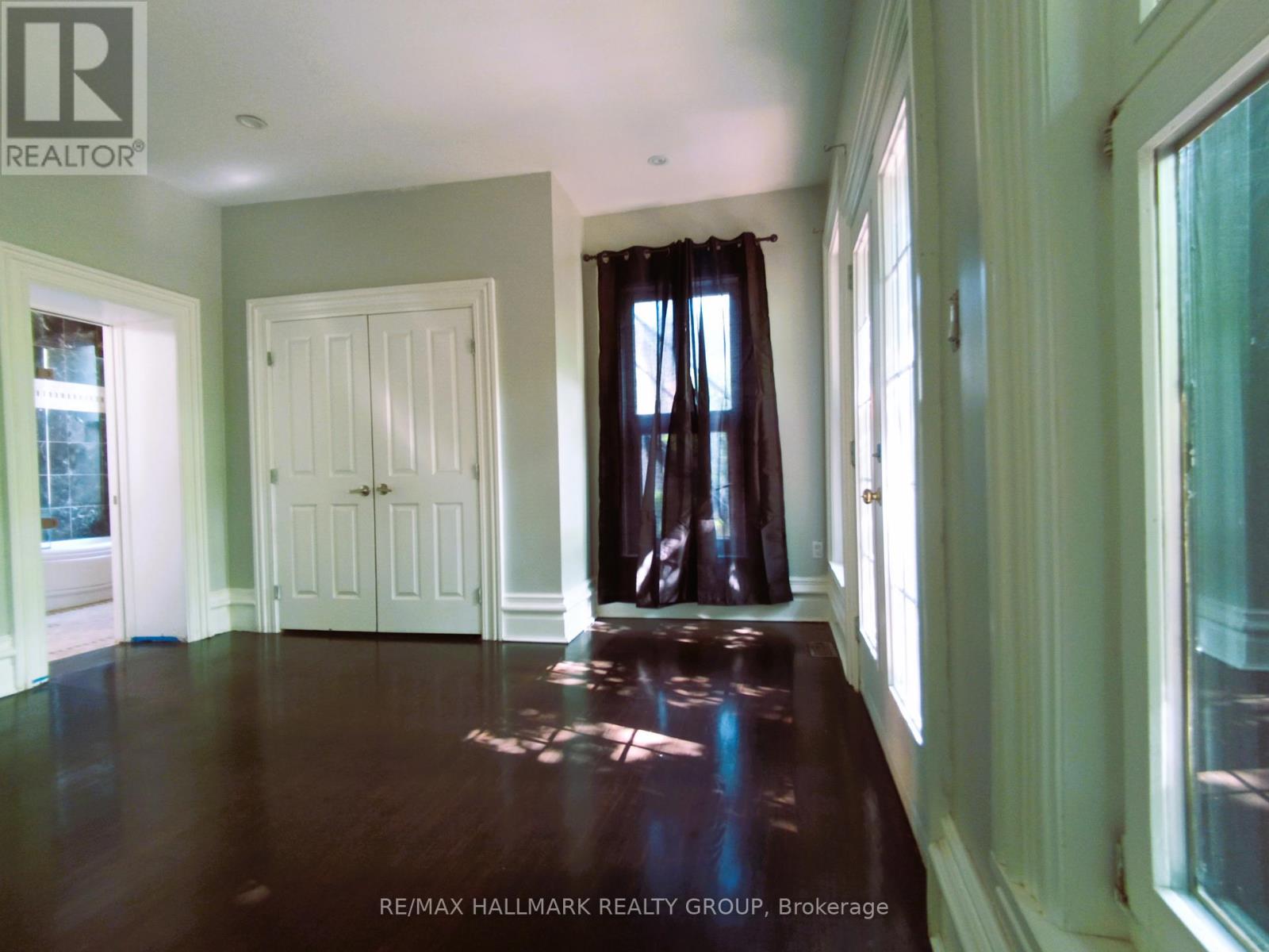 https://ddfcdn.realtor.ca/listing/TS638856251664630000/reb76/highres/9/x12221779_20.jpg