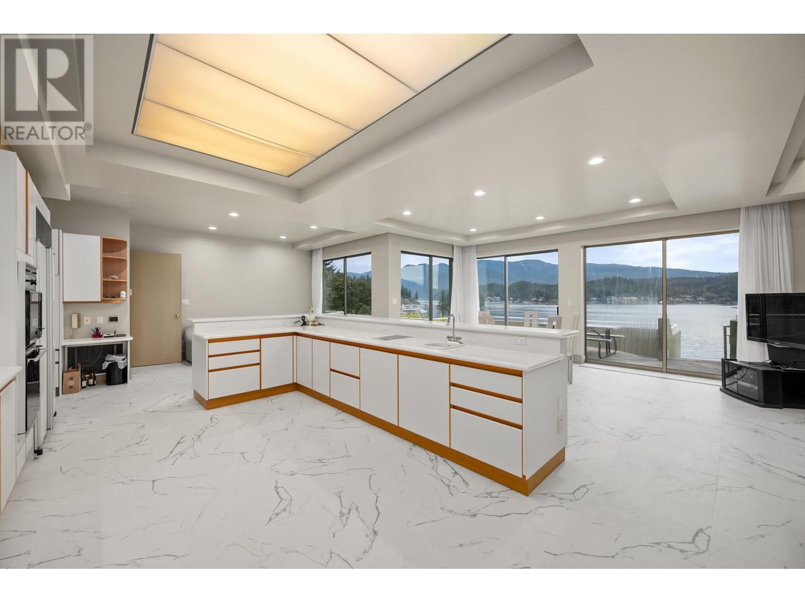 828 BEACHVIEW DRIVE, North Vancouver real estate listing R2931113