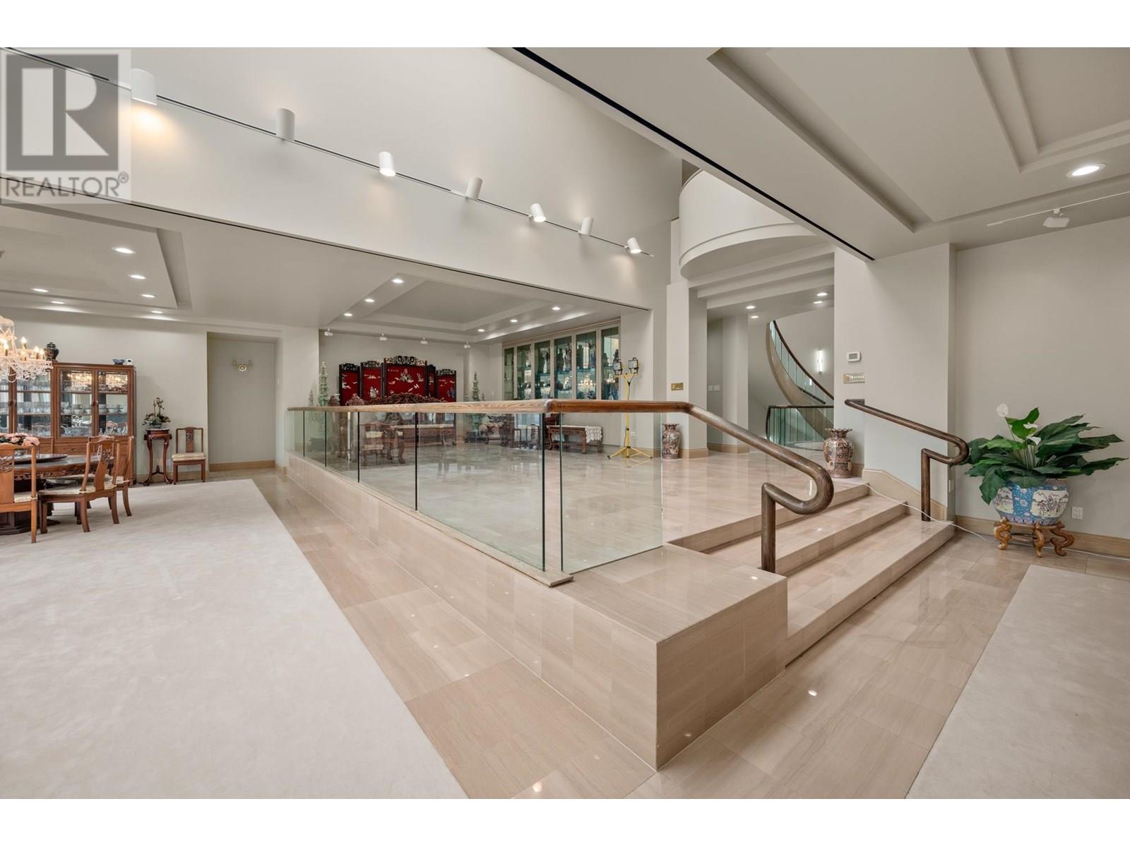 828 BEACHVIEW DRIVE, North Vancouver real estate listing R2931113
