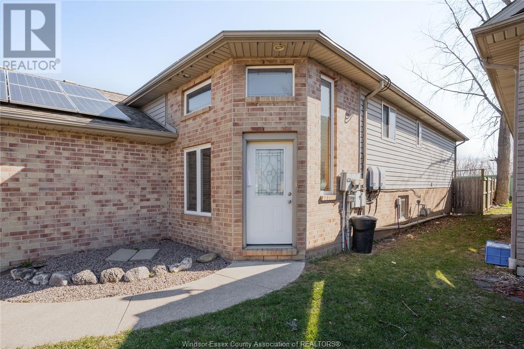 Photo 9 of 11404 Timber Bay Crescent, Windsor ON