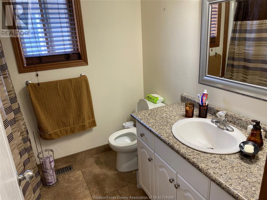 Photo 11 of 11404 Timber Bay Crescent, Windsor ON
