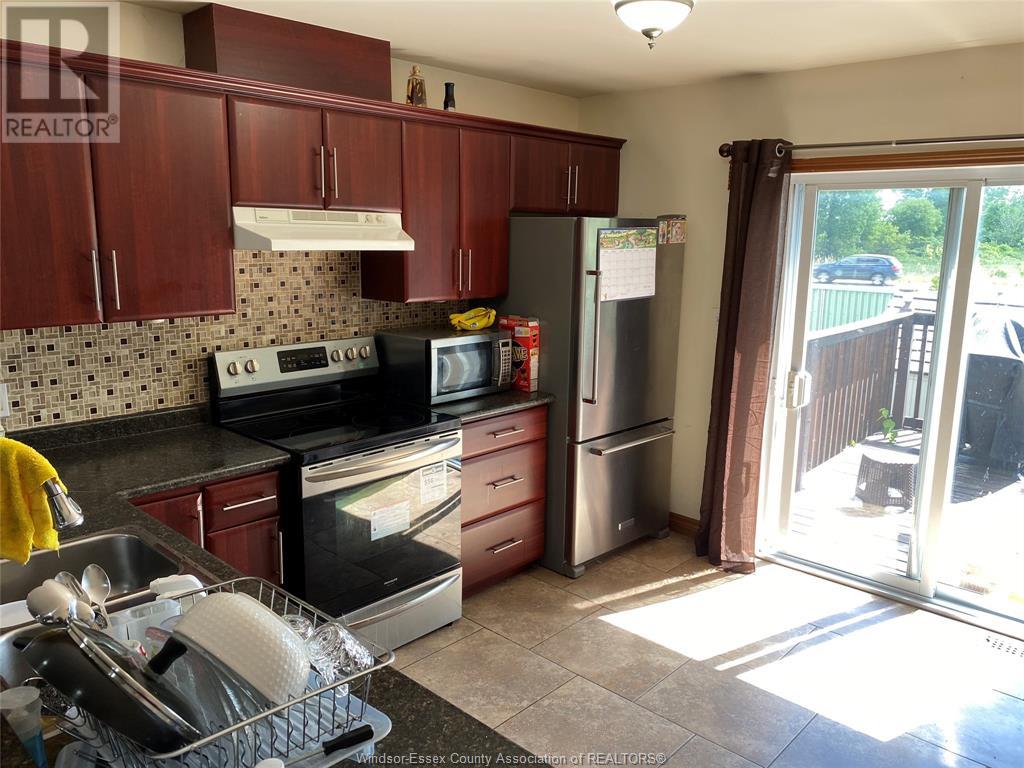 Photo 4 of 11404 Timber Bay Crescent, Windsor ON