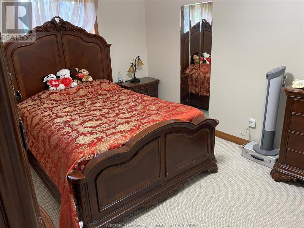 Photo 13 of 11404 Timber Bay Crescent, Windsor ON