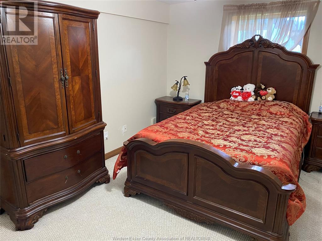 Photo 5 of 11404 Timber Bay Crescent, Windsor ON