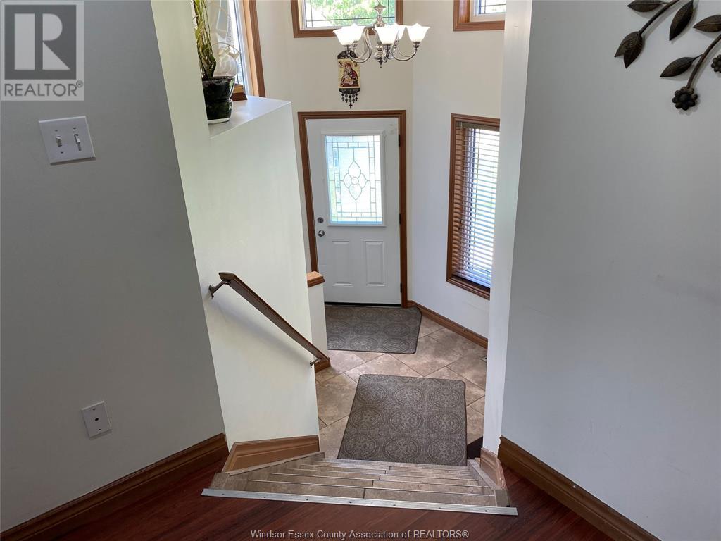 Photo 12 of 11404 Timber Bay Crescent, Windsor ON