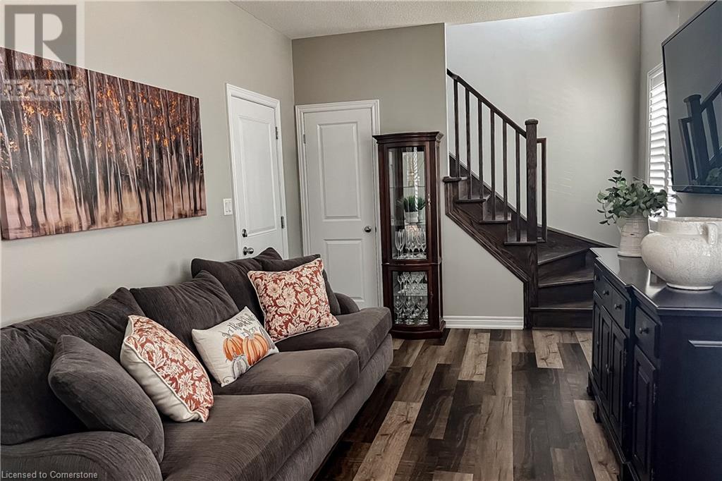 Photo 8 of 4 Garlent Avenue, Ancaster ON