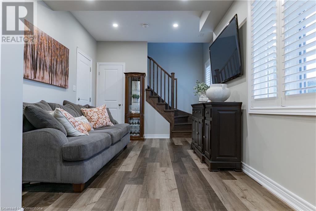 Photo 7 of 4 Garlent Avenue, Ancaster ON