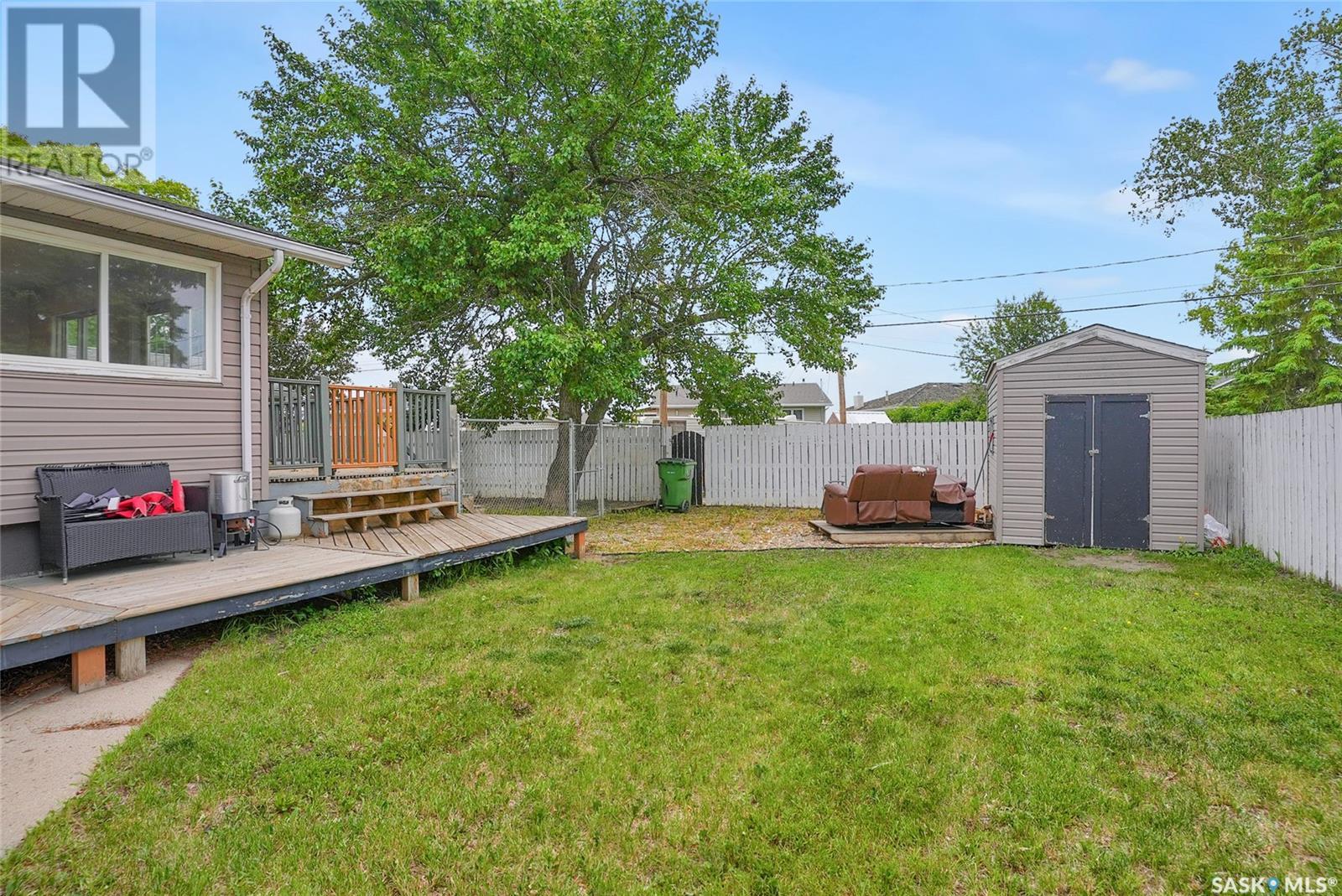 Photo 40 of 833 Keith Street, Moose Jaw SK