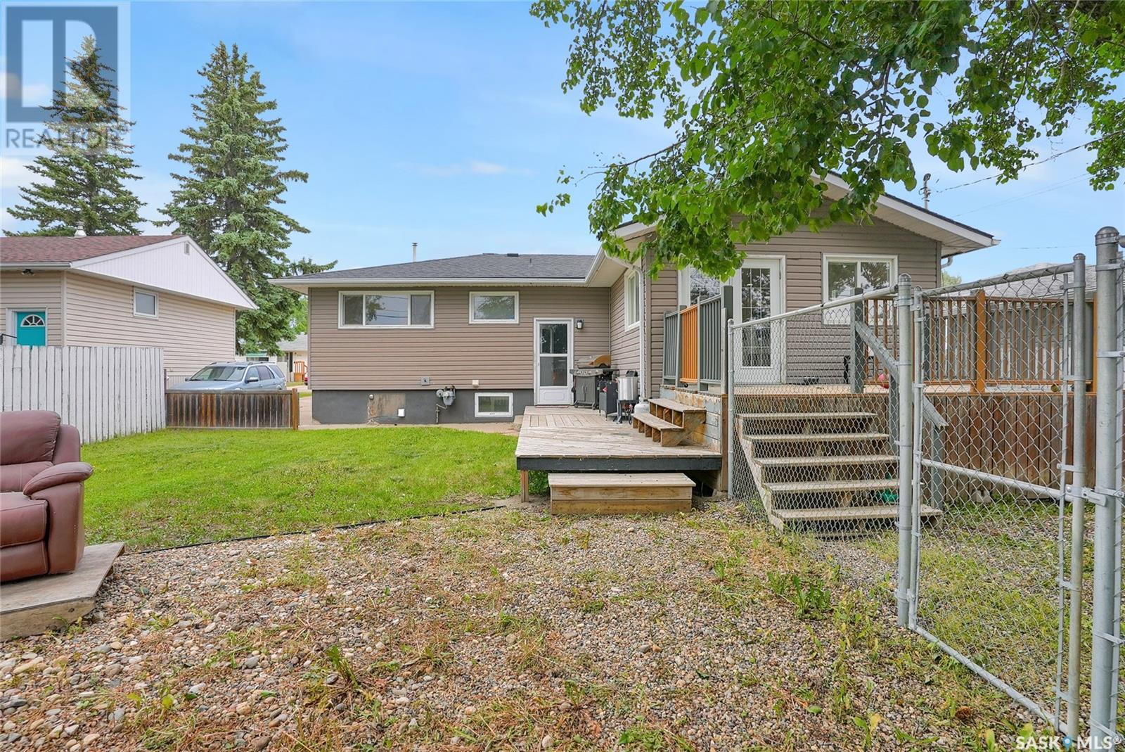 Photo 43 of 833 Keith Street, Moose Jaw SK