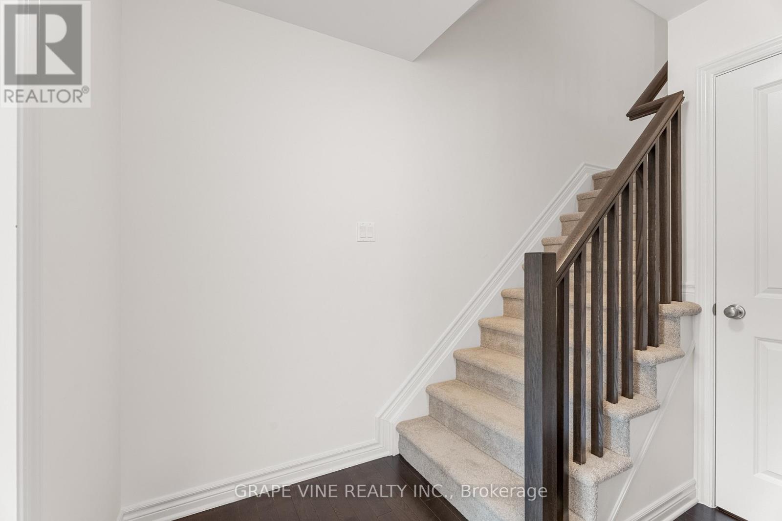 Photo 12 of 60 Verglas Lane, Ottawa ON
