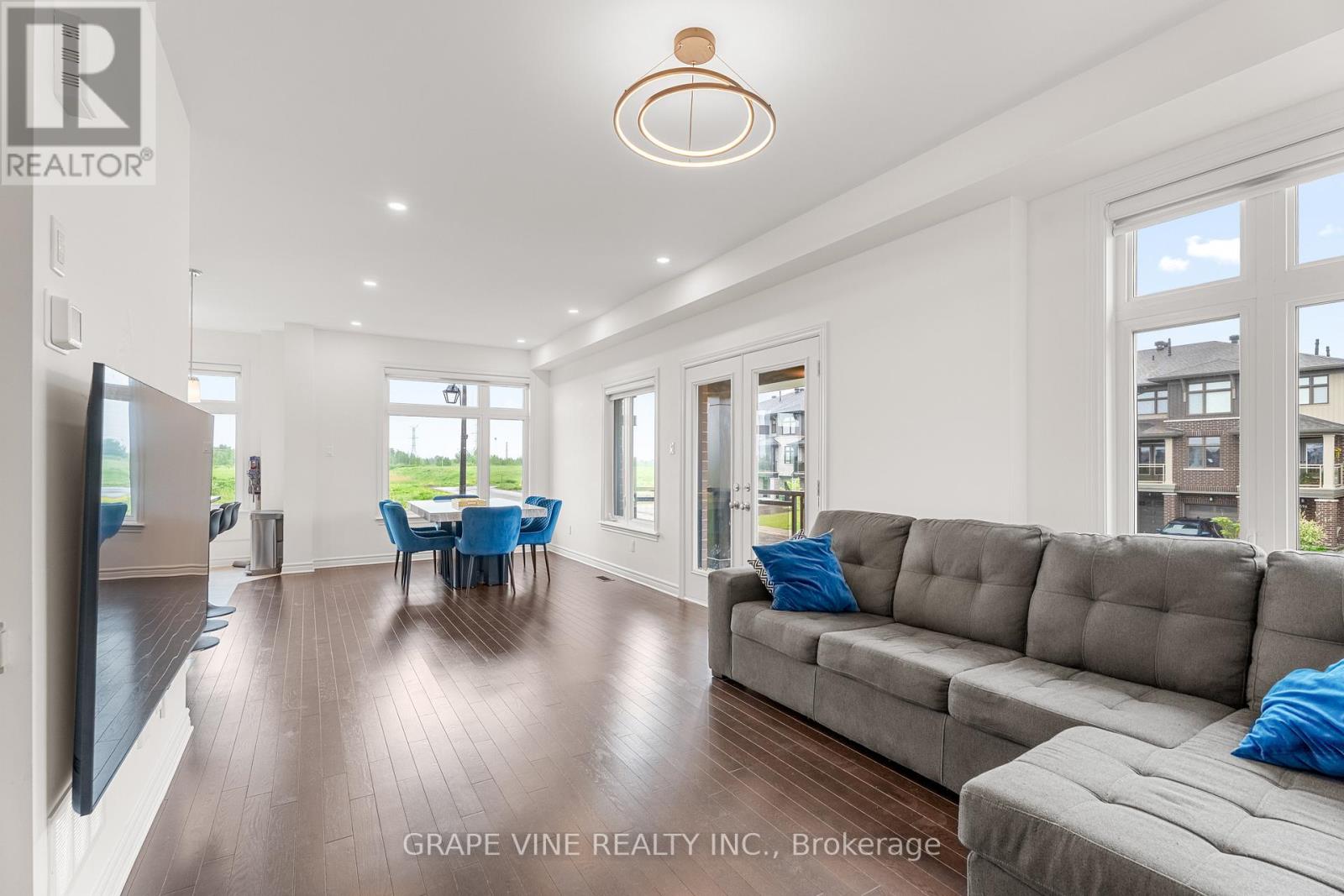 Photo 2 of 60 Verglas Lane, Ottawa ON