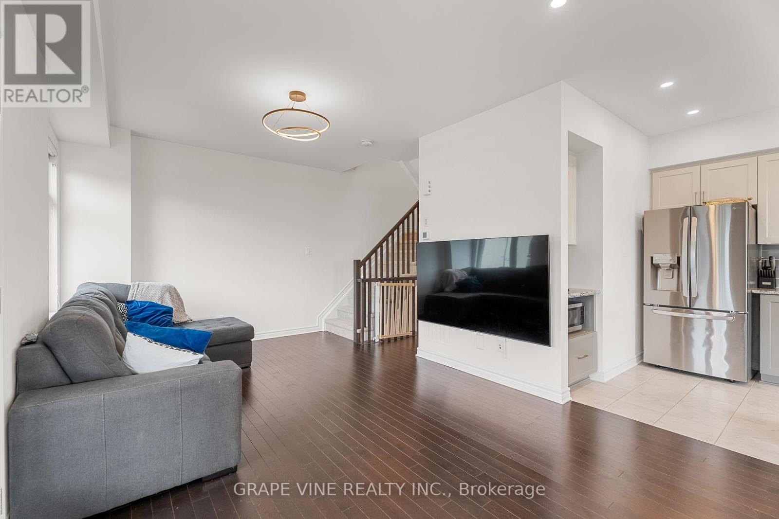 Photo 6 of 60 Verglas Lane, Ottawa ON