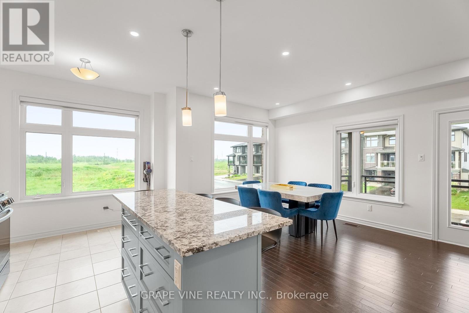 Photo 18 of 60 Verglas Lane, Ottawa ON