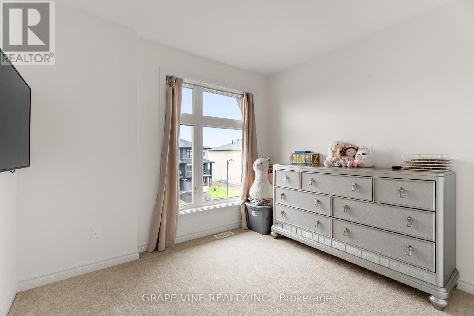 Photo 14 of 60 Verglas Lane, Ottawa ON