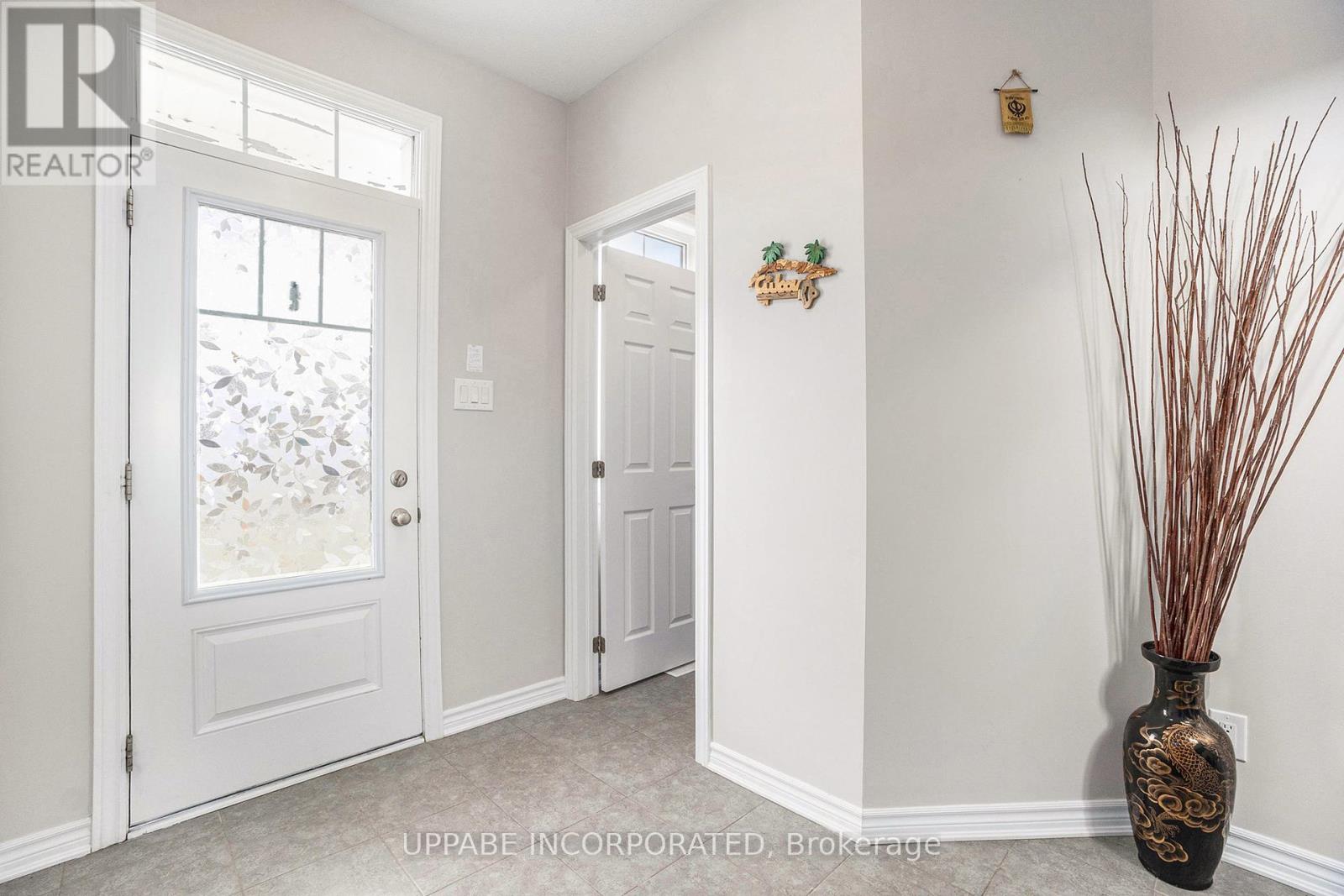 https://ddfcdn.realtor.ca/listing/TS638856629602630000/reb76/highres/4/x12075174_4.jpg