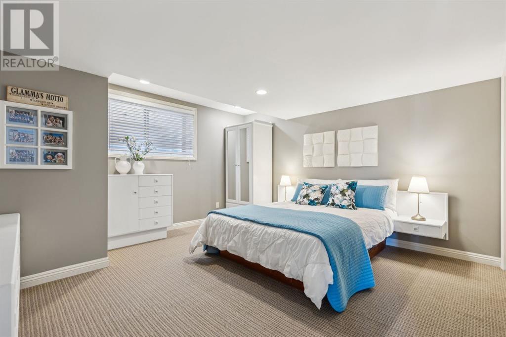 Single Family House for Sale in  Everbrook Way SW Evergreen Calgary 