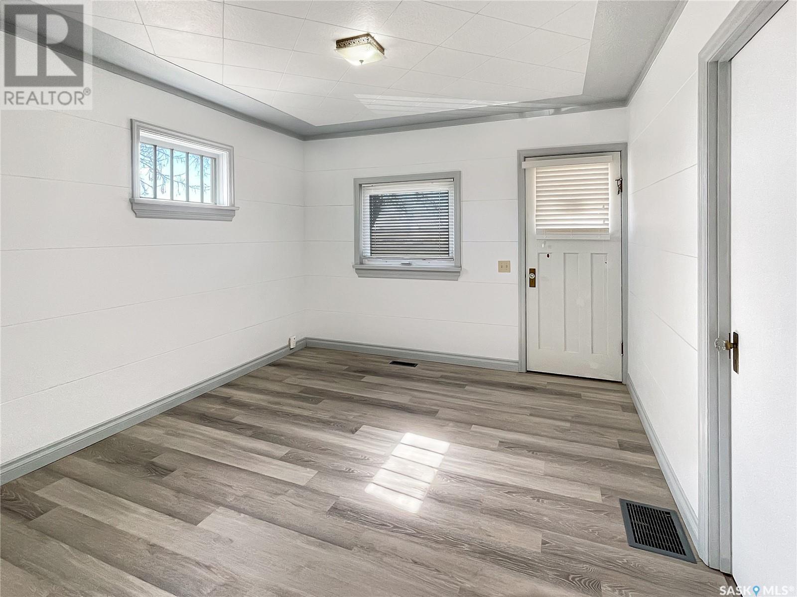 Photo 4 of 239 Railway Avenue, Vibank SK