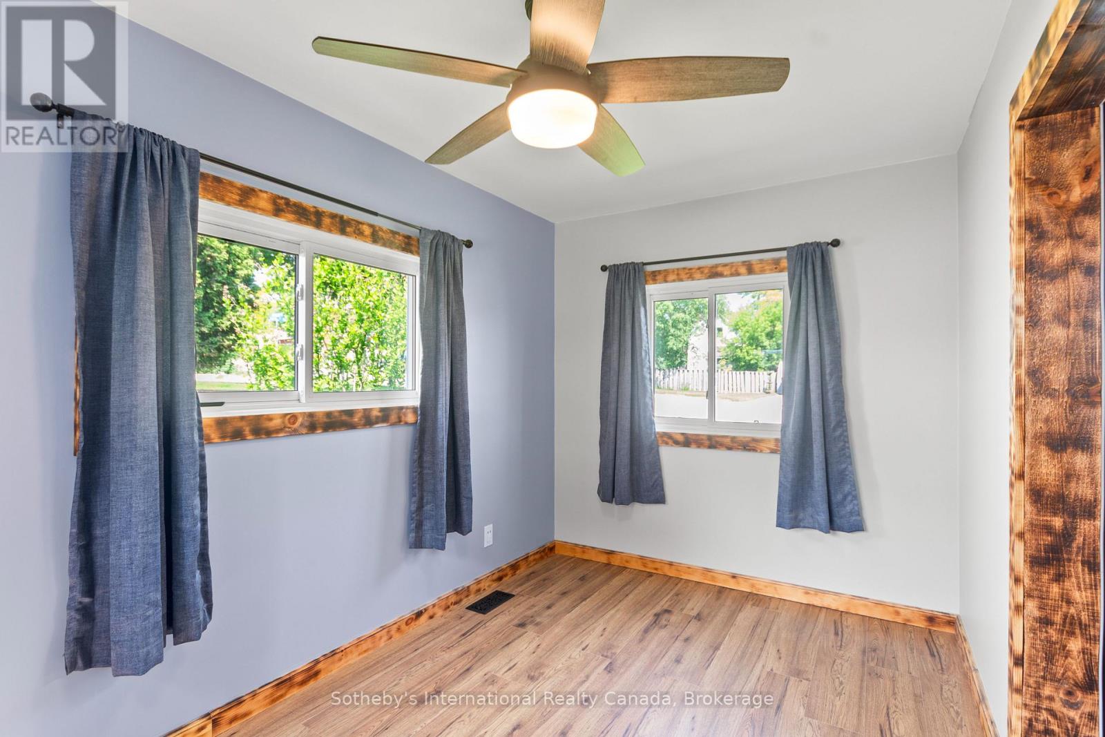 Photo 10 of 659 Victoria Street, Midland ON