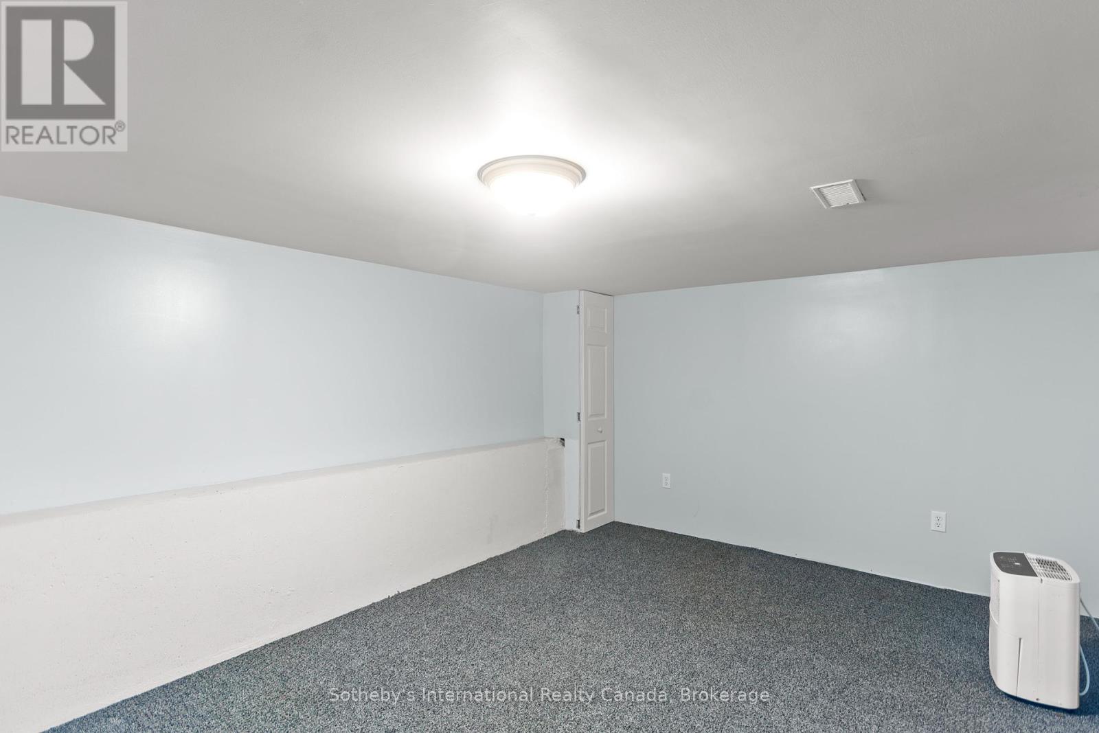 Photo 15 of 659 Victoria Street, Midland ON