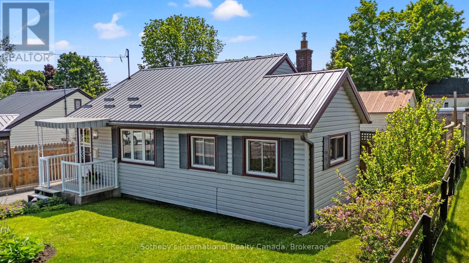Photo 18 of 659 Victoria Street, Midland ON