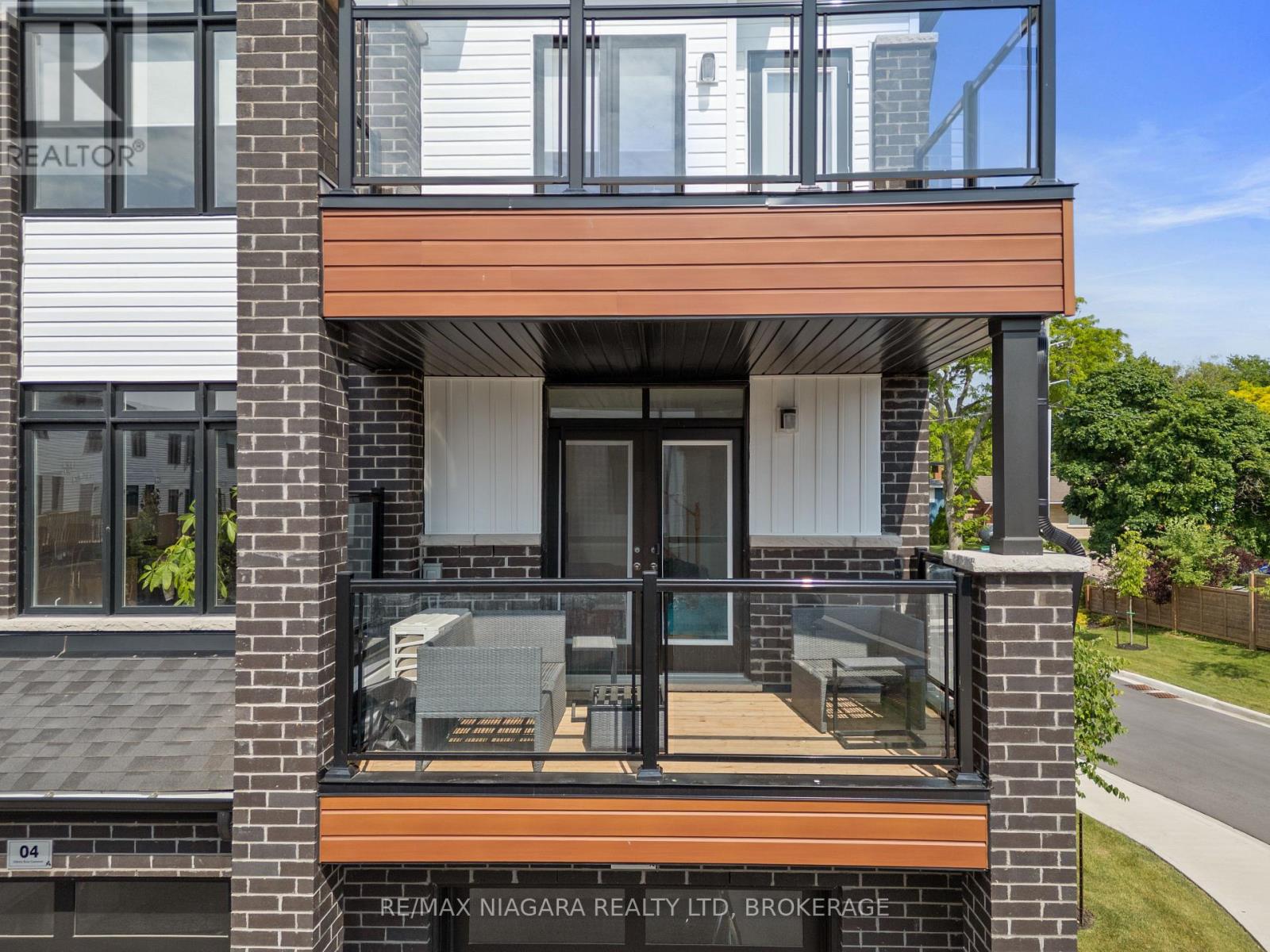 Photo 11 of 2 Sidney Rose Common N, St Catharines ON