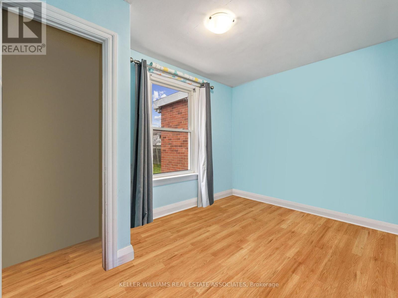 Photo 12 of 54 Woodward Avenue, Brampton ON