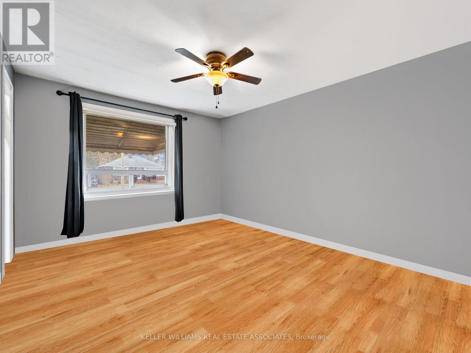 Photo 11 of 54 Woodward Avenue, Brampton ON