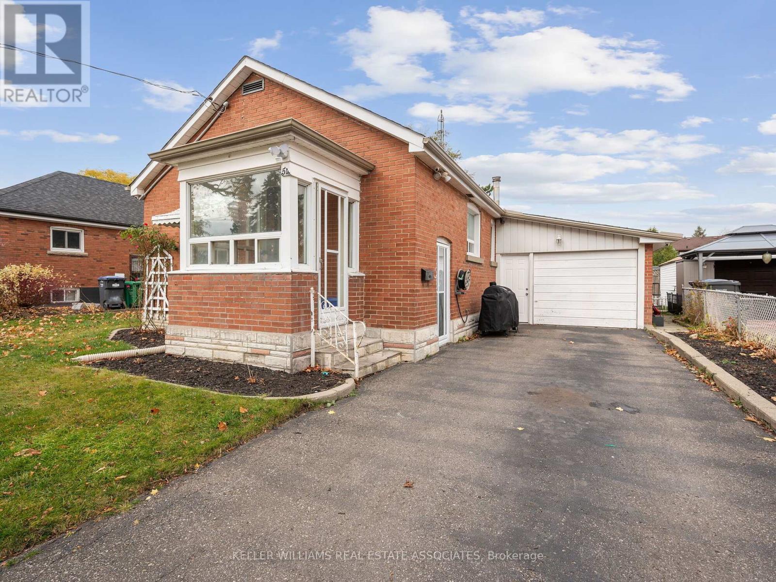 Photo 14 of 54 Woodward Avenue, Brampton ON