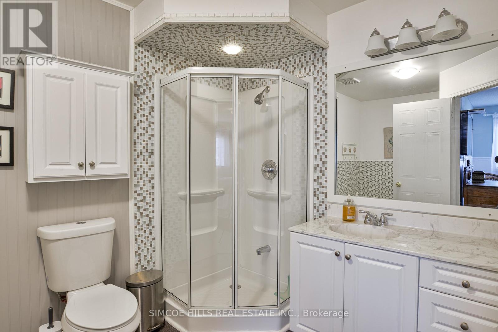 Photo 9 of 17 492 Laclie Street, Orillia ON