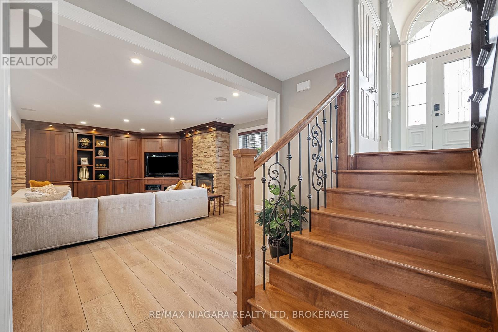 Photo 7 of 4618 Sandy Cove Drive, Lincoln ON