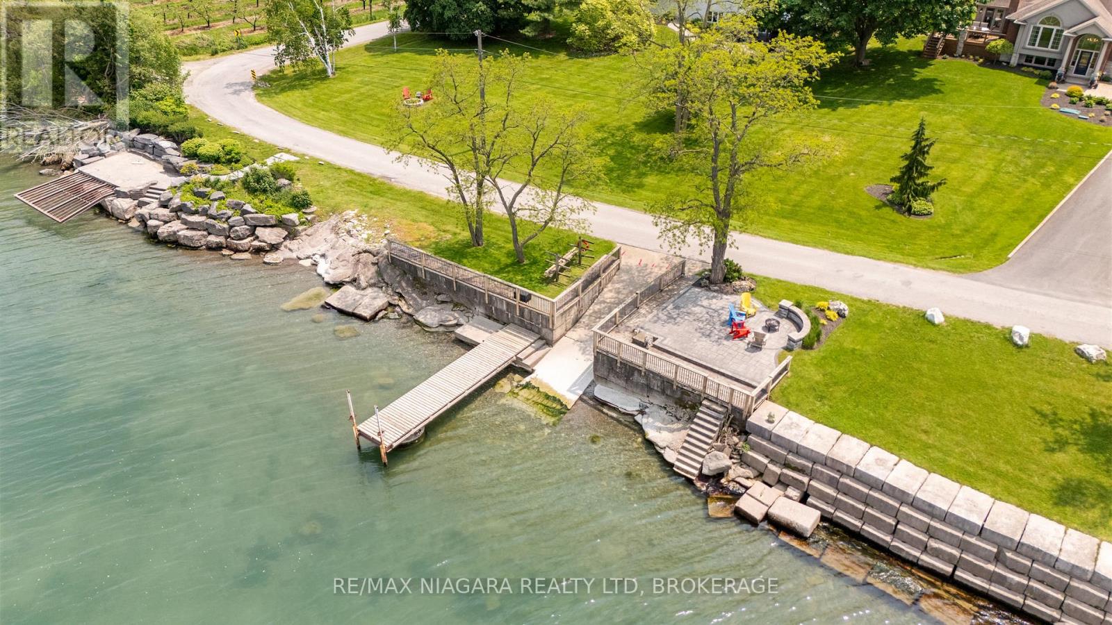 Photo 2 of 4618 Sandy Cove Drive, Lincoln ON