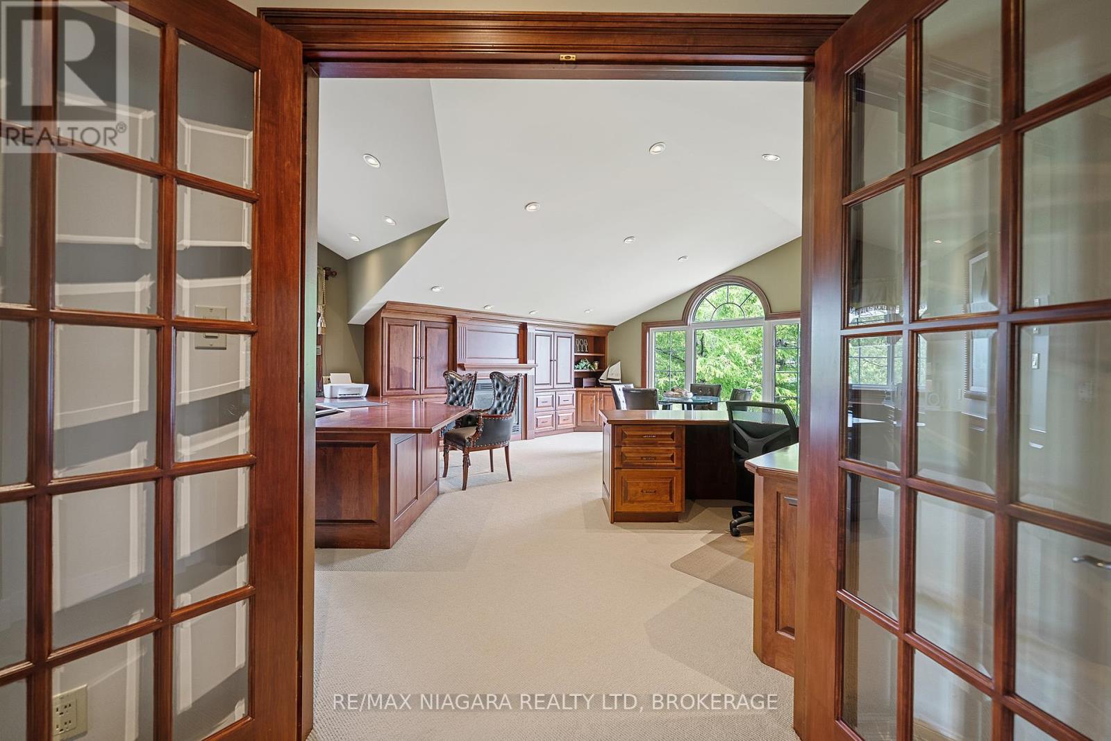Photo 4 of 4618 Sandy Cove Drive, Lincoln ON
