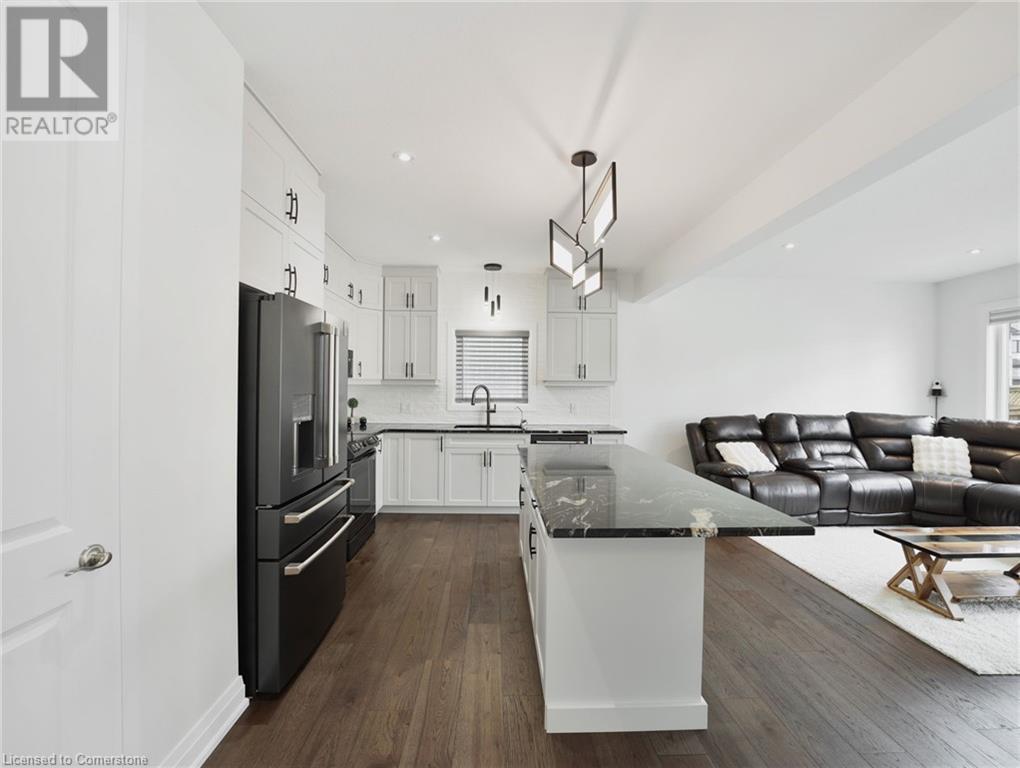 Photo 10 of 75 Monarch Woods Drive, Kitchener ON