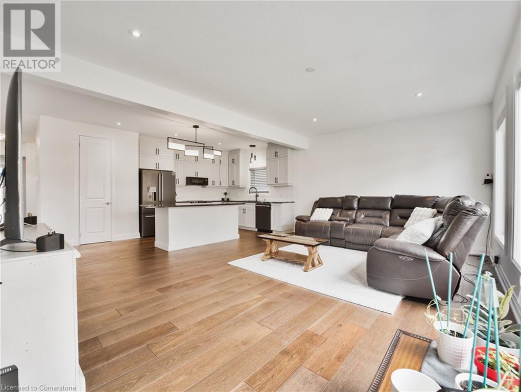 Photo 13 of 75 Monarch Woods Drive, Kitchener ON