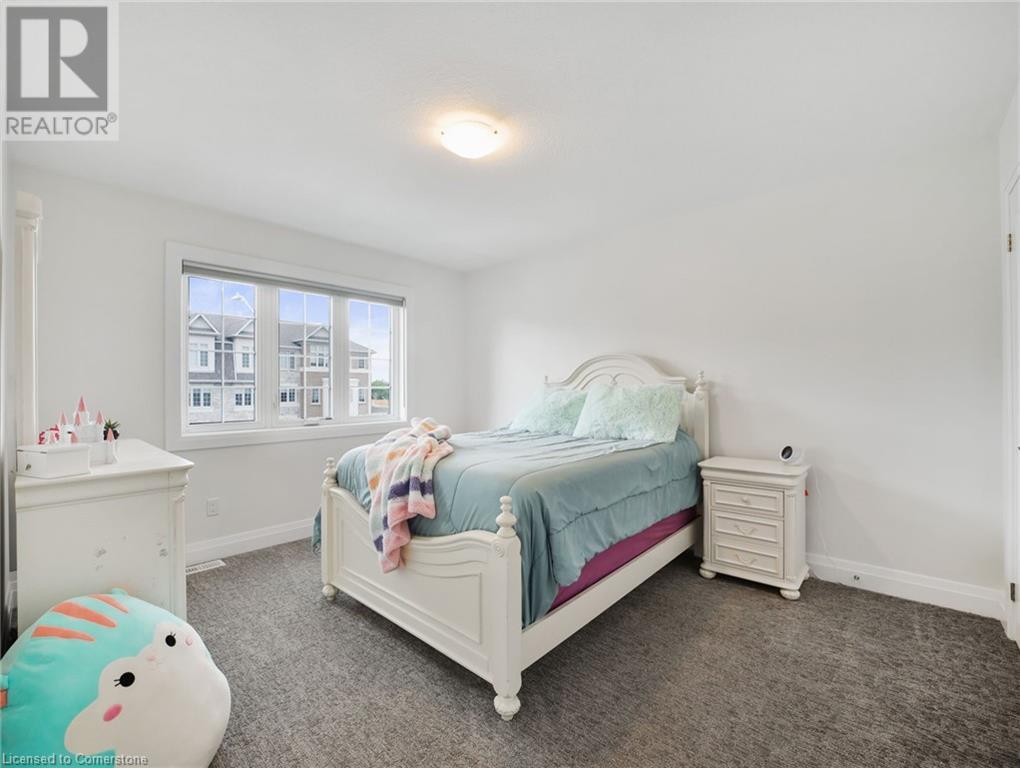 Photo 19 of 75 Monarch Woods Drive, Kitchener ON