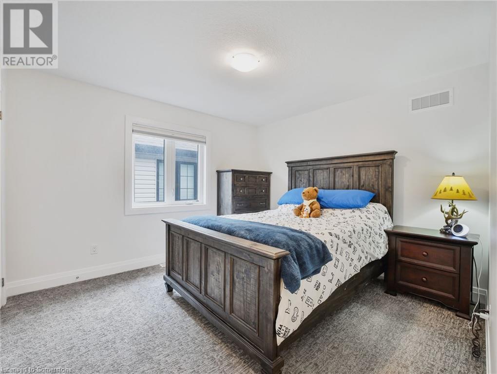 Photo 21 of 75 Monarch Woods Drive, Kitchener ON