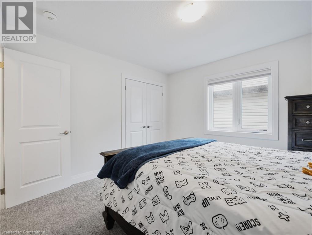 Photo 22 of 75 Monarch Woods Drive, Kitchener ON