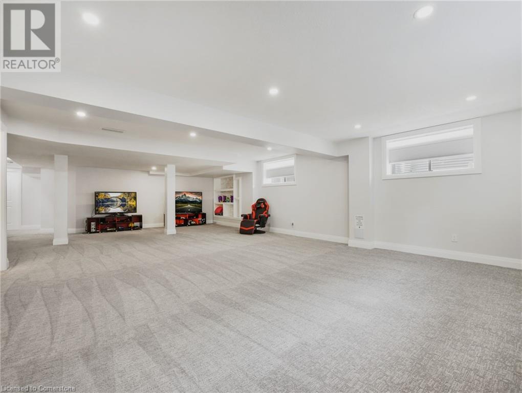 Photo 29 of 75 Monarch Woods Drive, Kitchener ON