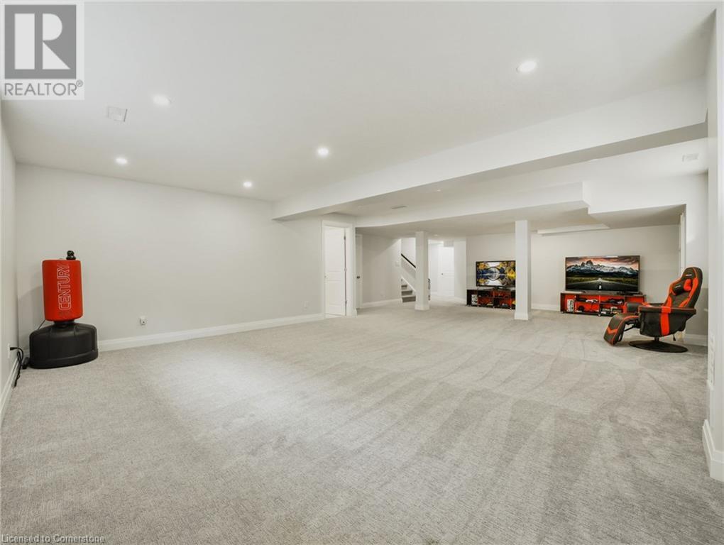 Photo 30 of 75 Monarch Woods Drive, Kitchener ON