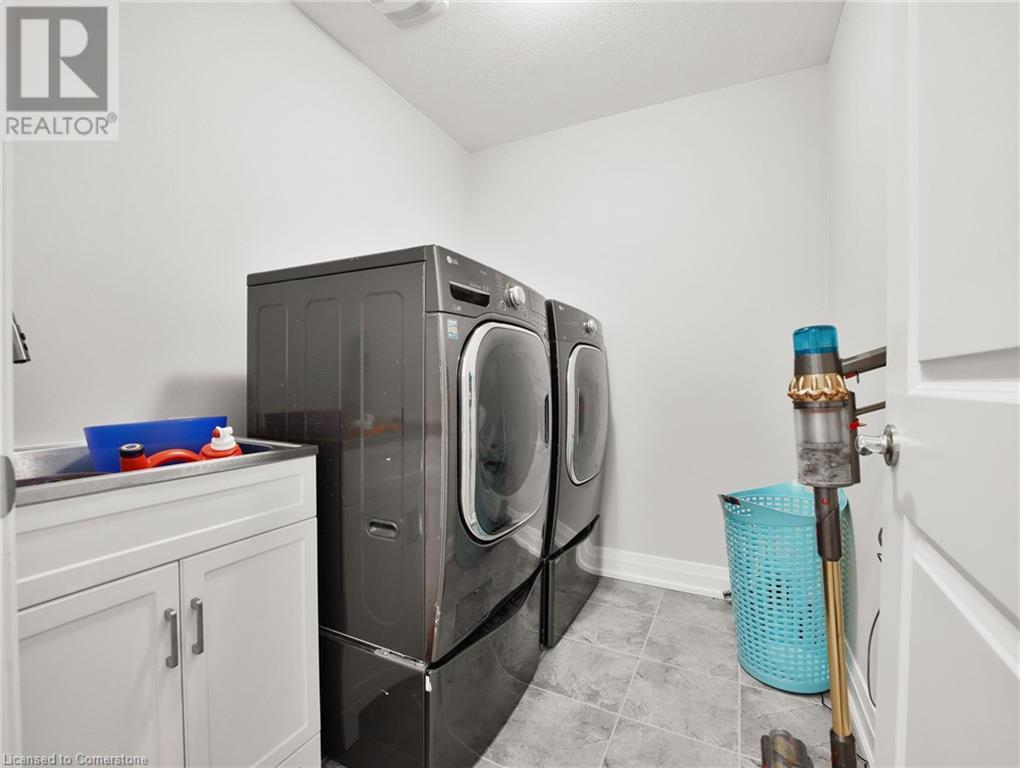 Photo 34 of 75 Monarch Woods Drive, Kitchener ON