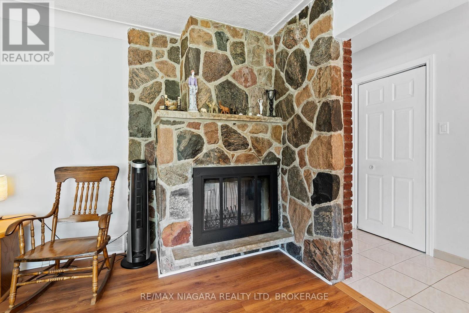 Photo 2 of 415 Lyons Creek Road, Welland ON