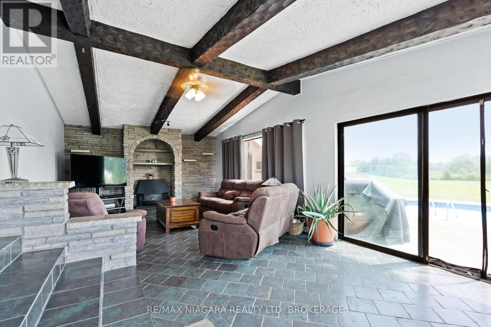 Photo 17 of 415 Lyons Creek Road, Welland ON
