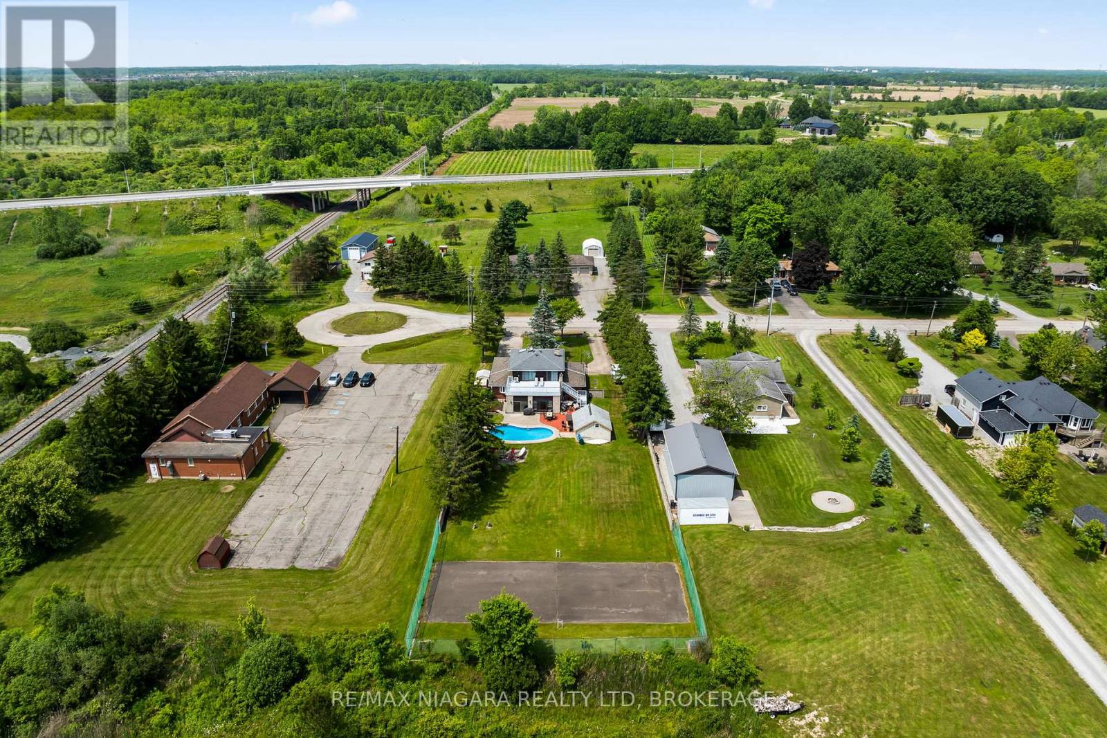 Photo 12 of 415 Lyons Creek Road, Welland ON