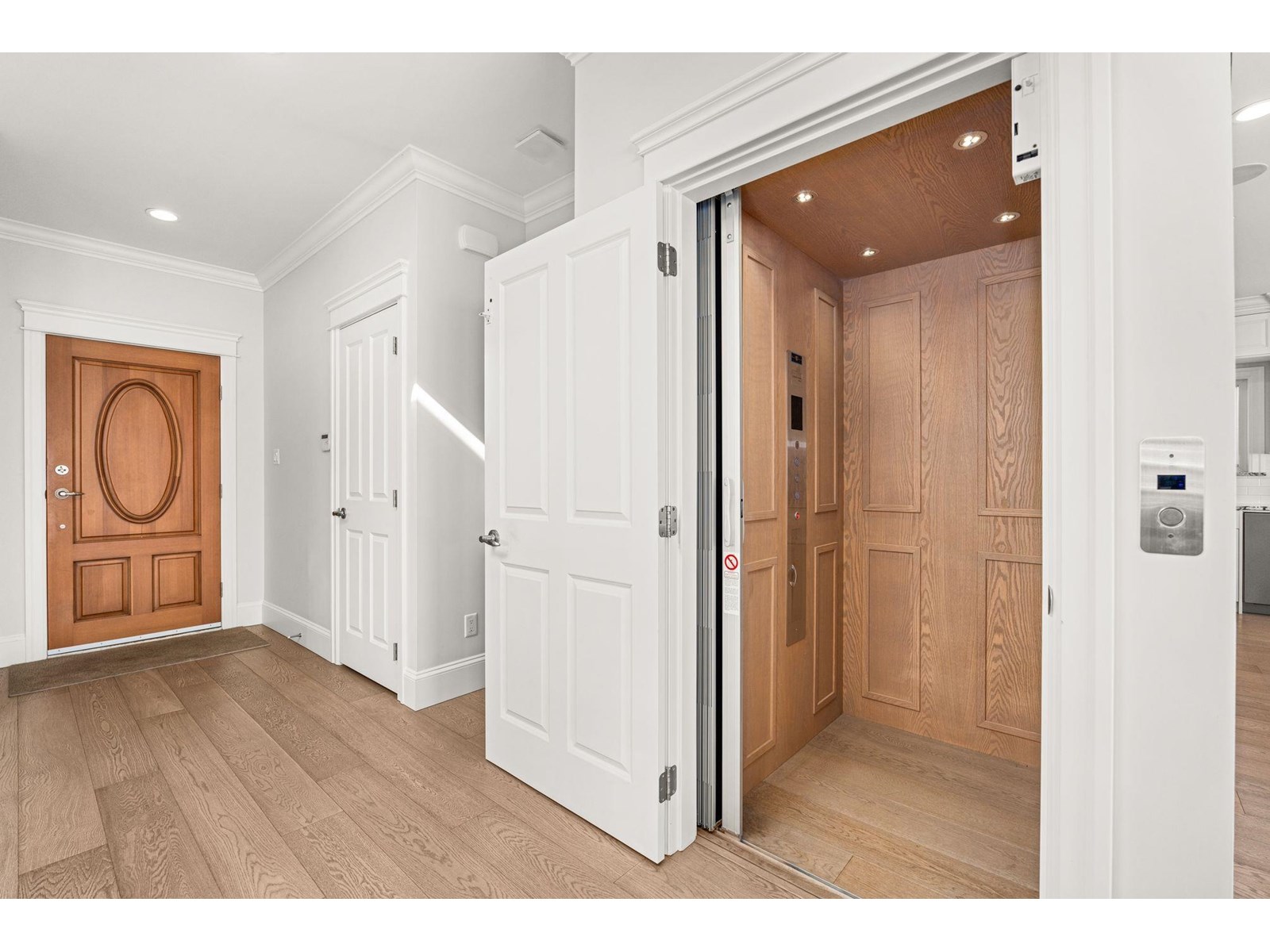 14728 OXENHAM AVENUE, White Rock real estate listing R3015378