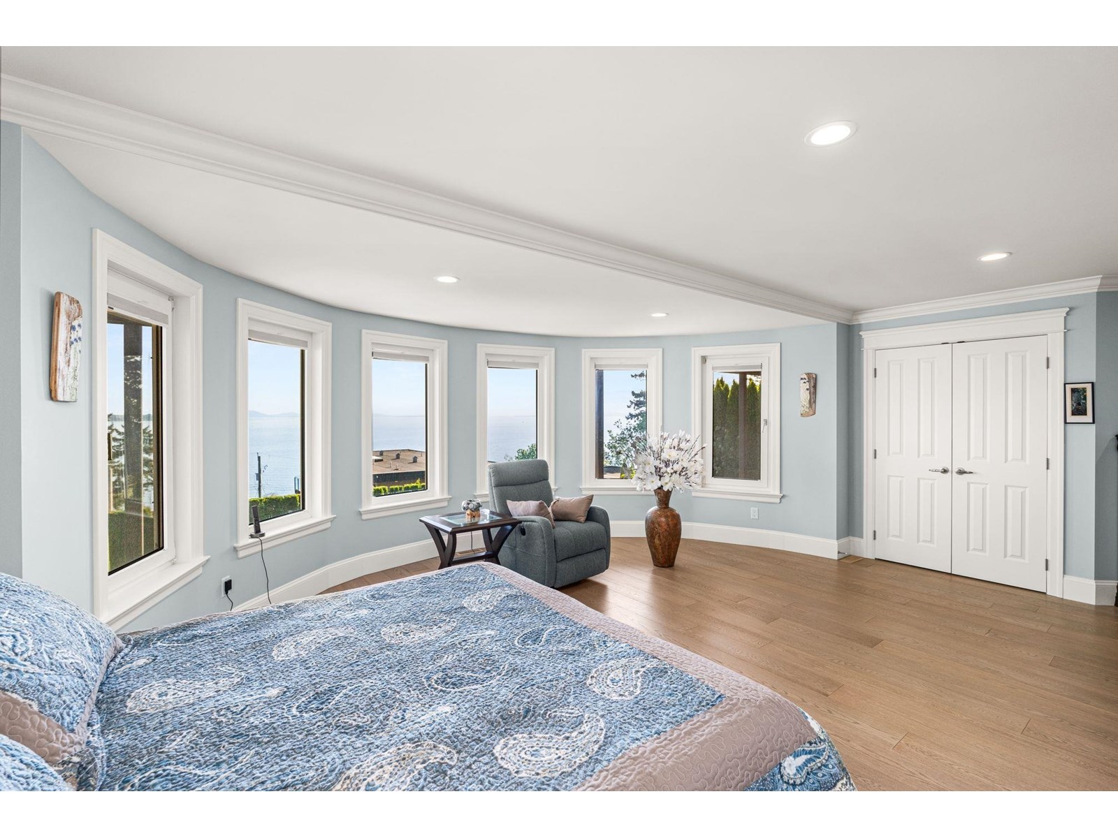 14728 OXENHAM AVENUE, White Rock real estate listing R3015378